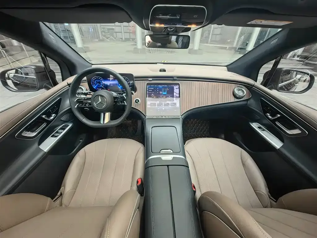 Mercedes-Benz EQE SUV — фото 3