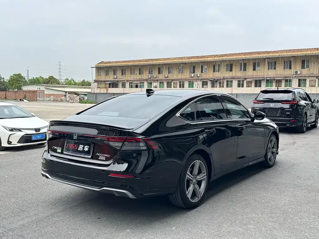 Honda Accord — фото 9