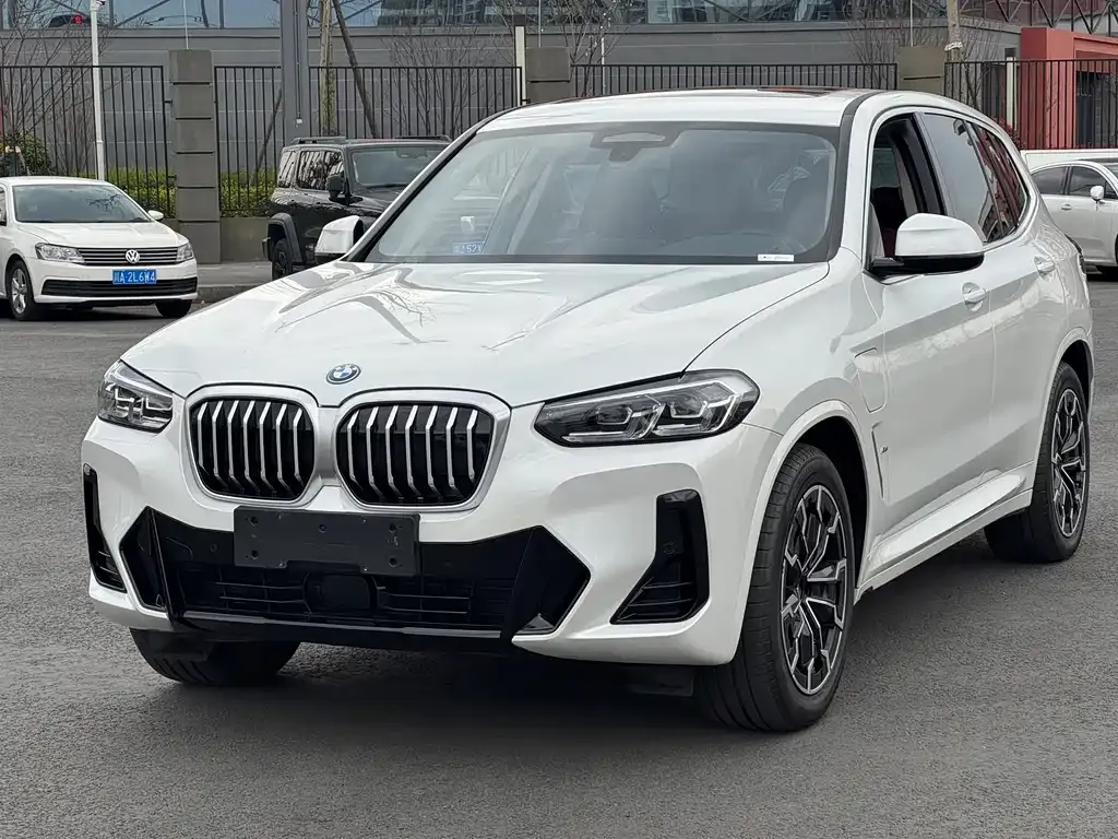 BMW iX3 — фото 1