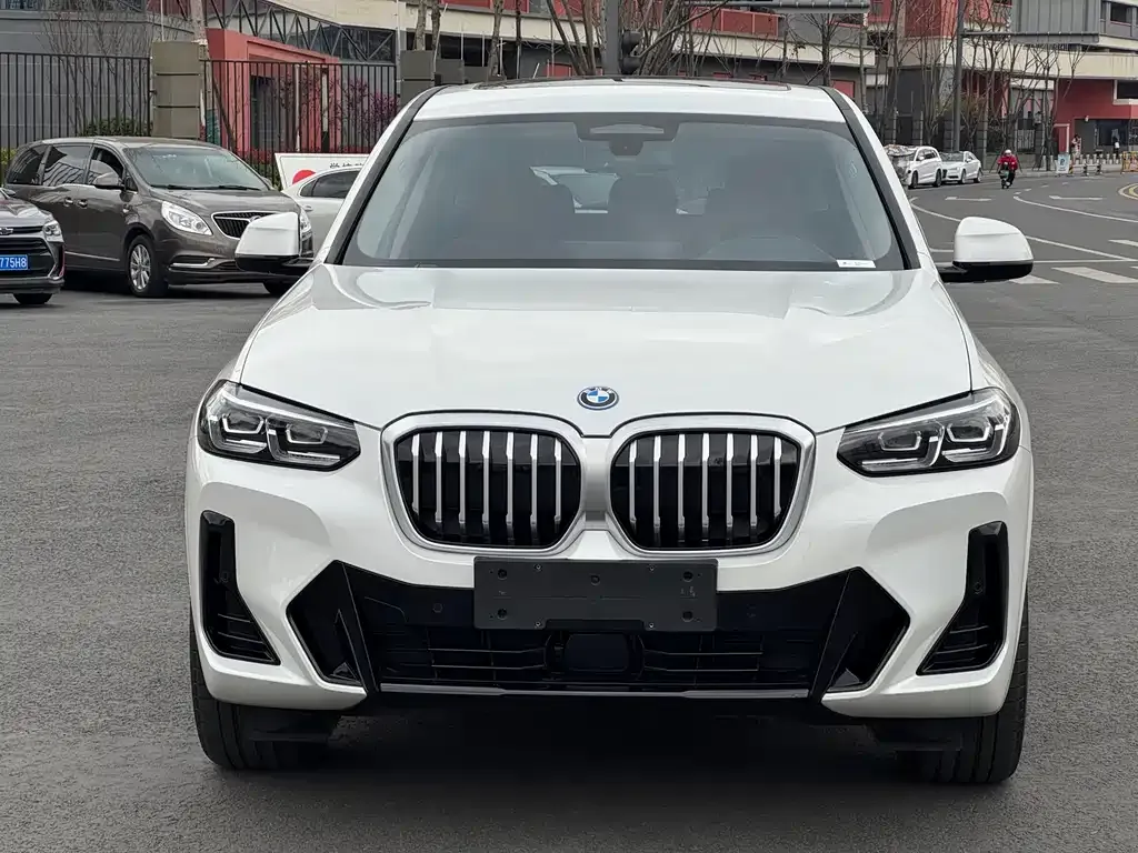 BMW iX3 — фото 2
