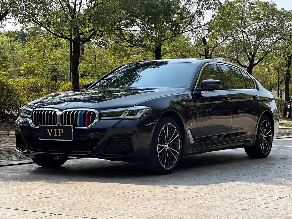 BMW 5 Series — фото 1