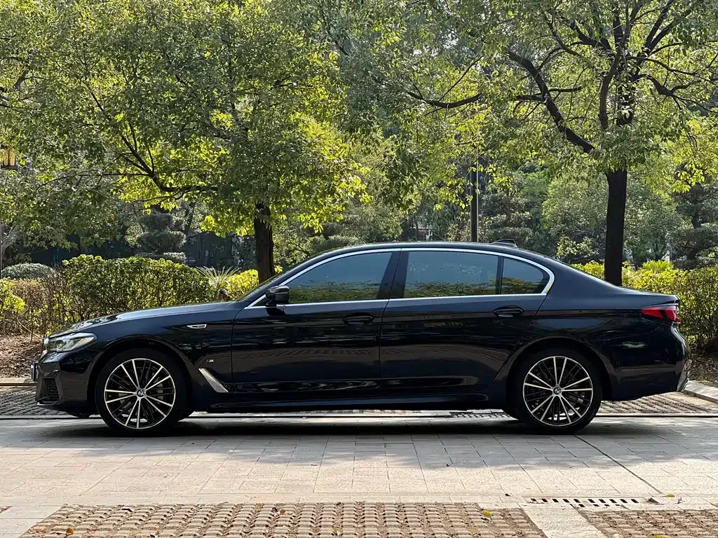 BMW 5 Series — фото 10