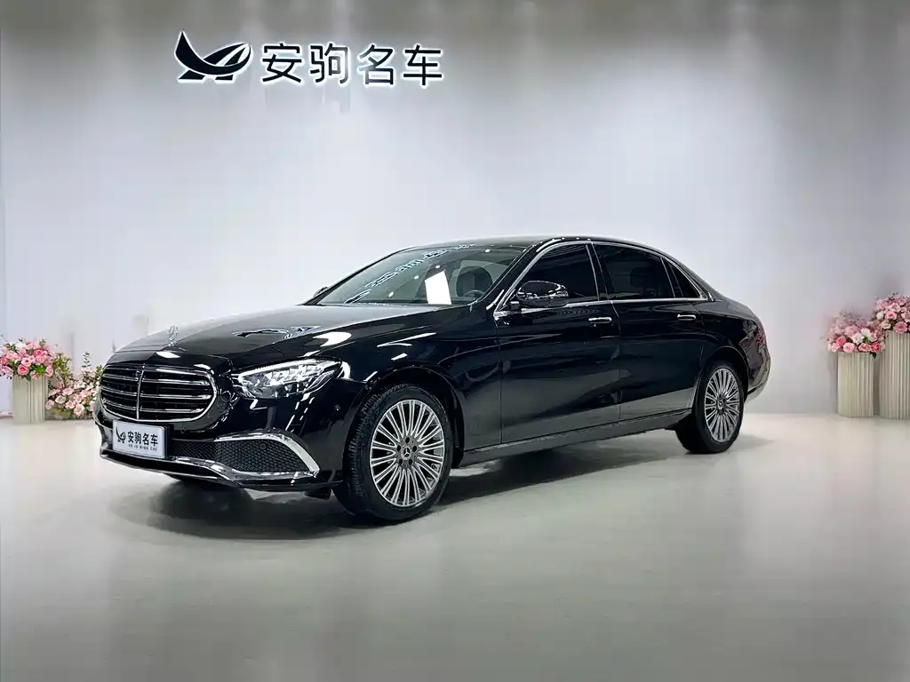 Mercedes-Benz E-Class — фото 1