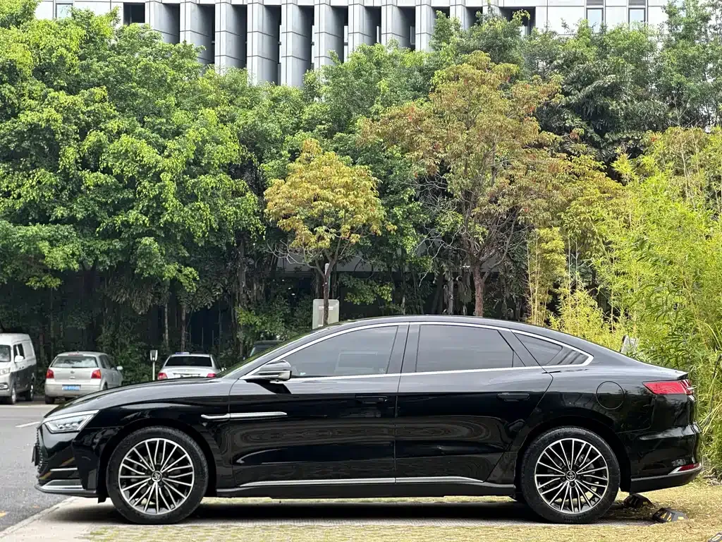 BYD Han — фото 9