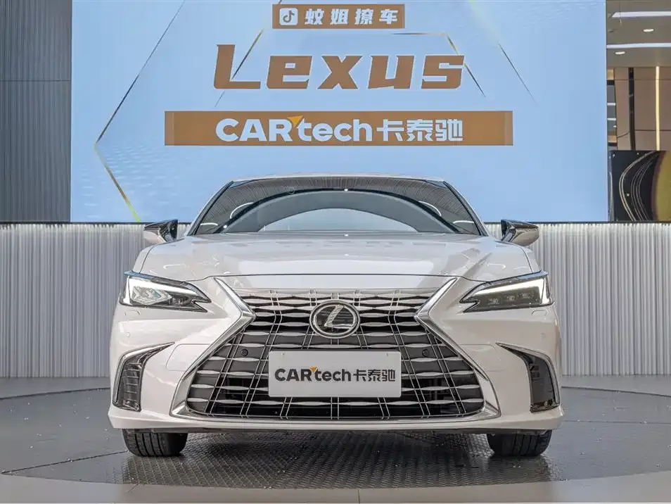 Lexus ES — фото 1
