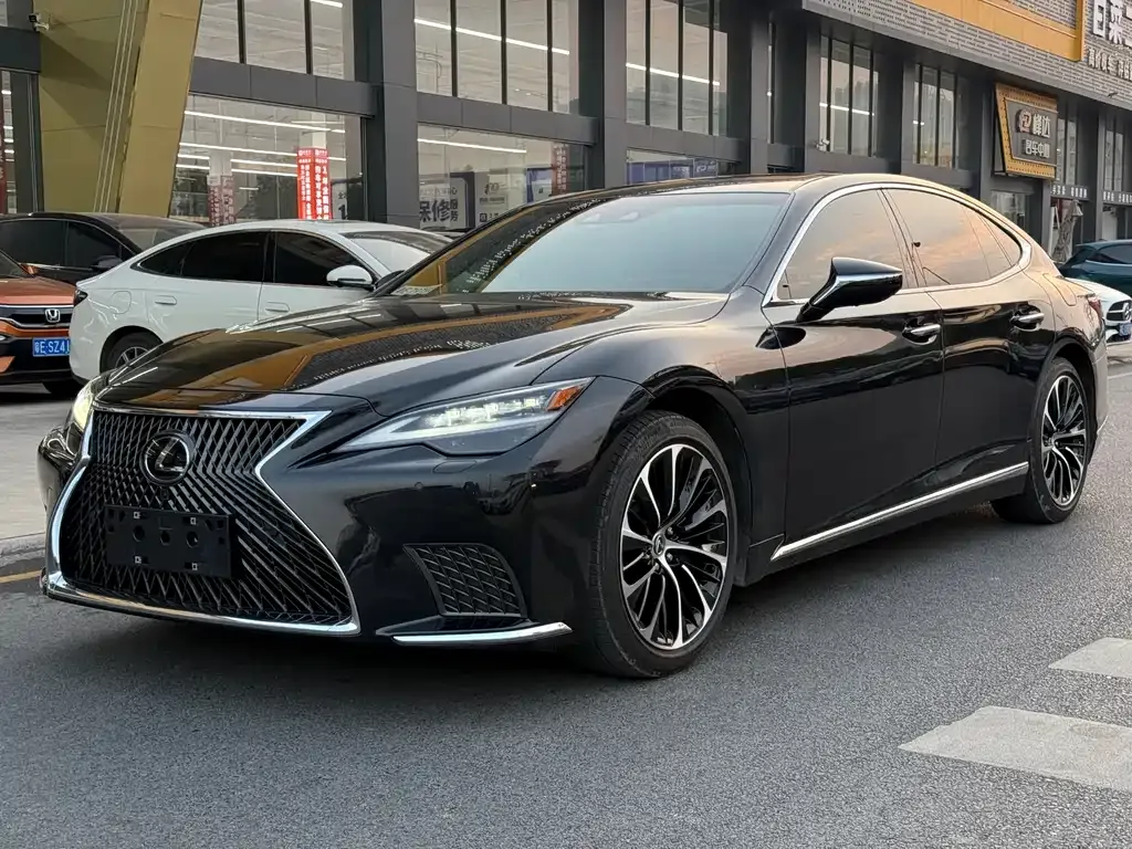 Lexus LS — фото 1
