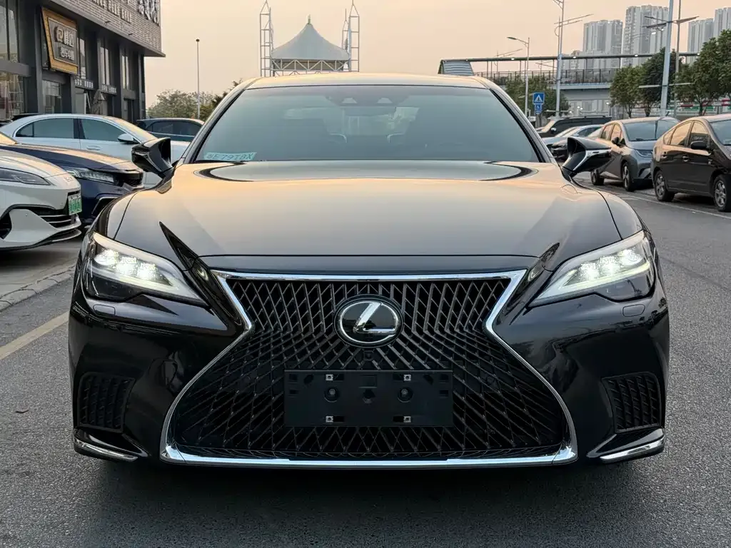 Lexus LS — фото 9