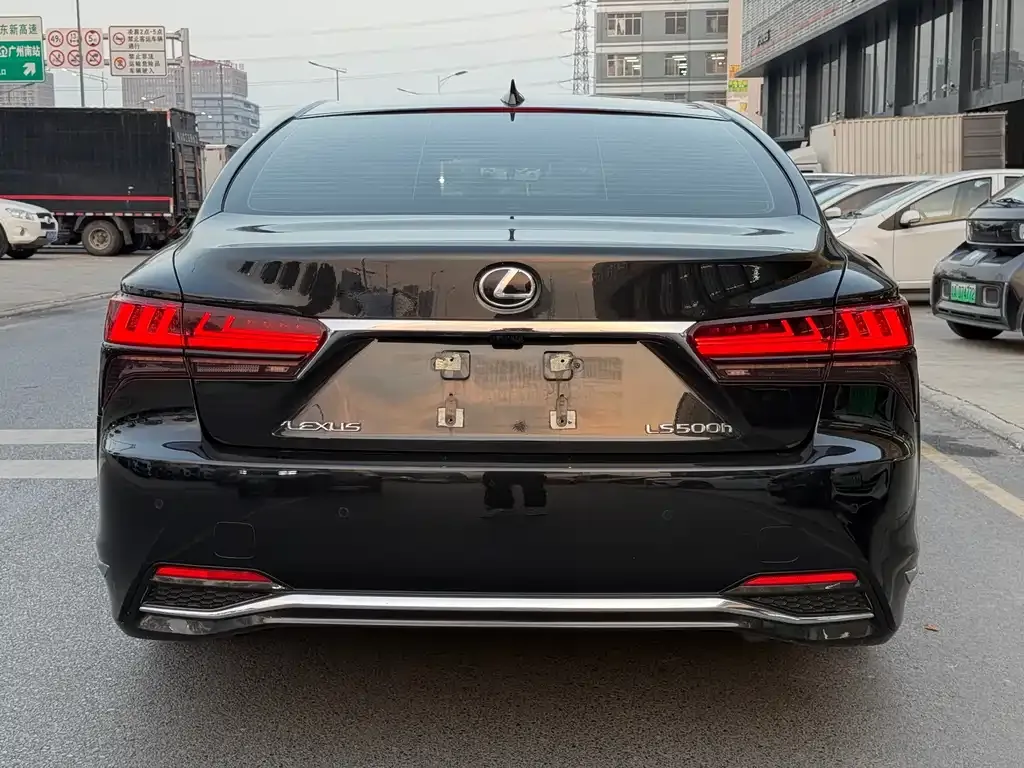 Lexus LS — фото 2