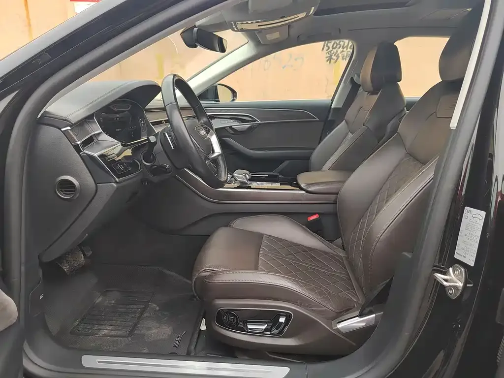 Audi A8 2022 из CN, фото 8