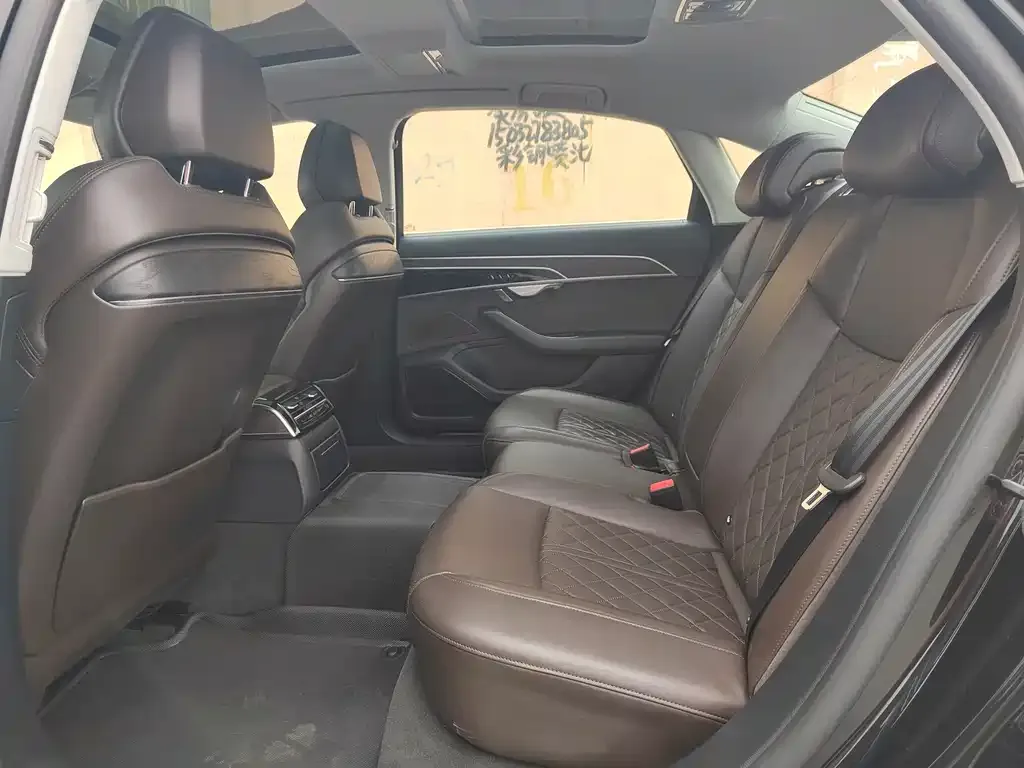 Audi A8 2022 из CN, фото 2