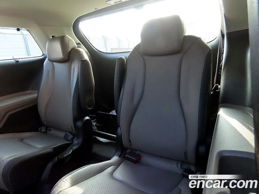 Kia Carnival — фото 4