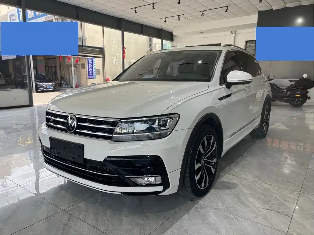 Volkswagen Tiguan L — фото 1