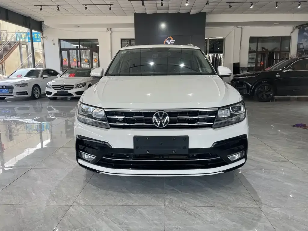 Volkswagen Tiguan L — фото 9