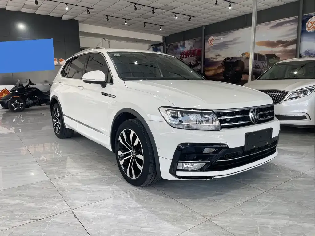 Volkswagen Tiguan L — фото 5