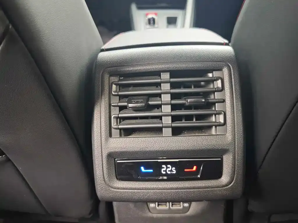 Volkswagen Golf GTI — фото 10