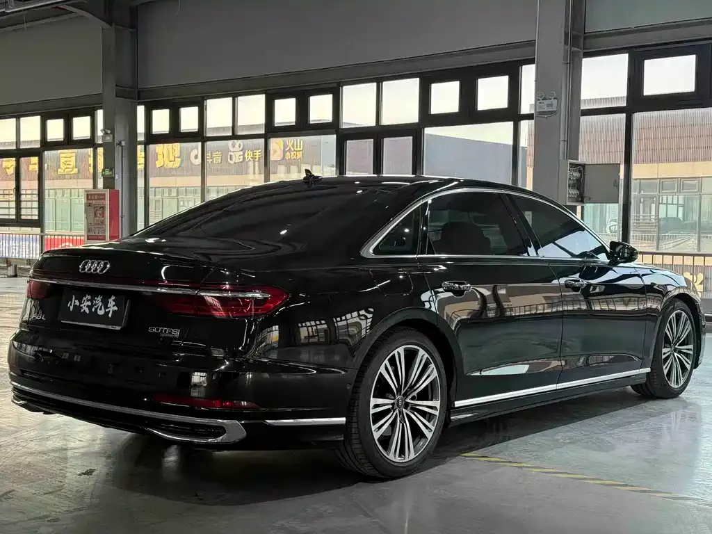 Audi A8 — фото 6