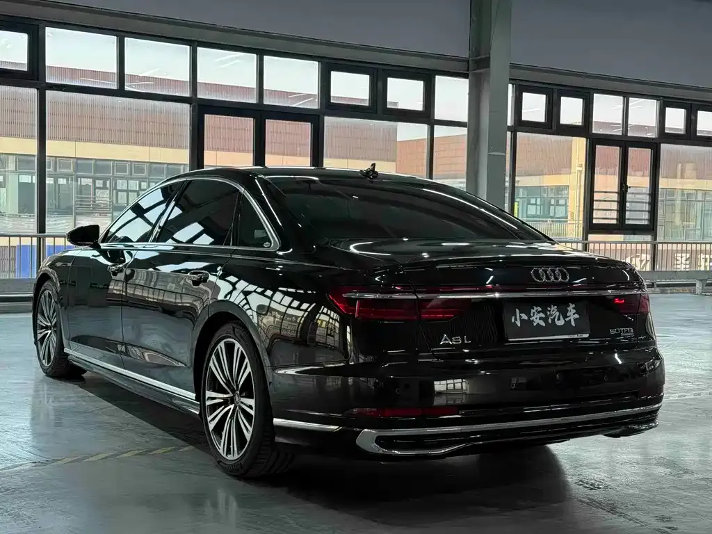 Audi A8 — фото 10