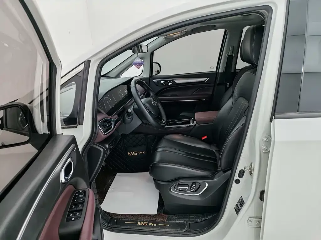 GAC Motor Trumpchi M6 — фото 9
