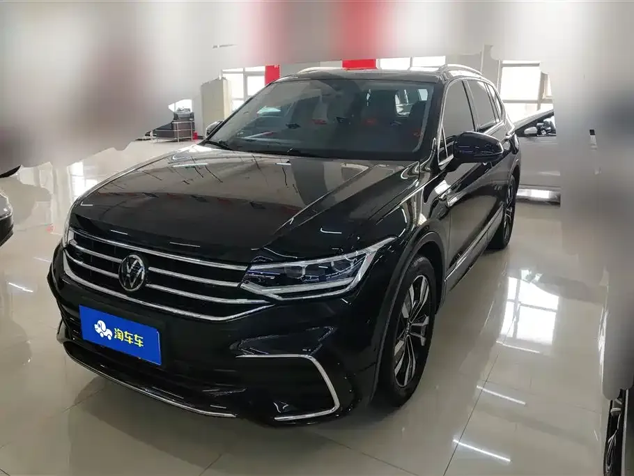 Volkswagen Tiguan L — фото 1