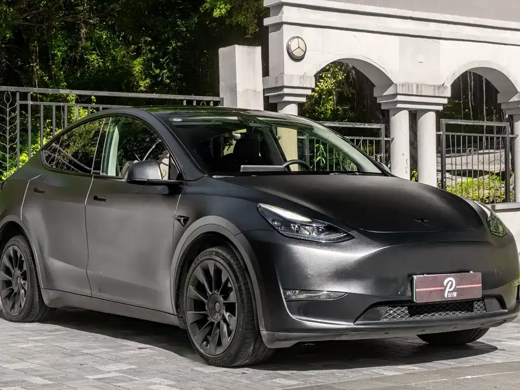 Tesla Model Y — фото 1