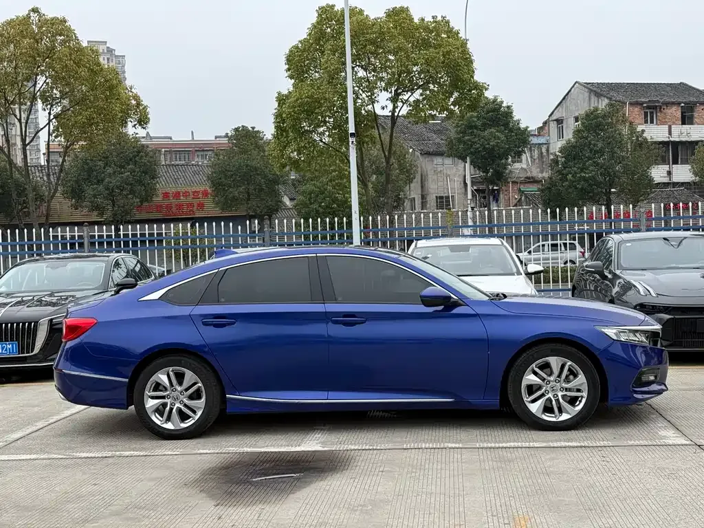 Honda Accord — фото 7