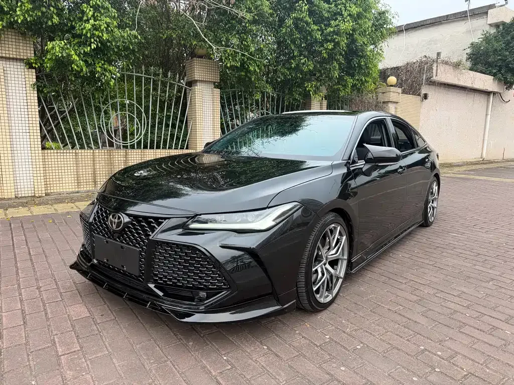 Toyota Avalon — фото 1