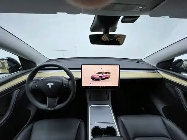 Tesla Model Y — фото 2