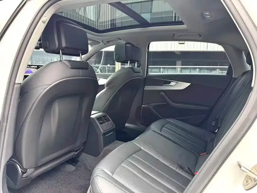 Audi A4L 2022 из CN, фото 5