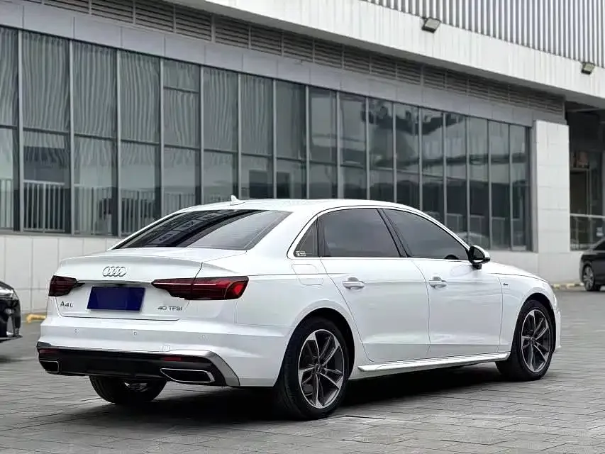 Audi A4L 2022 из CN, фото 3