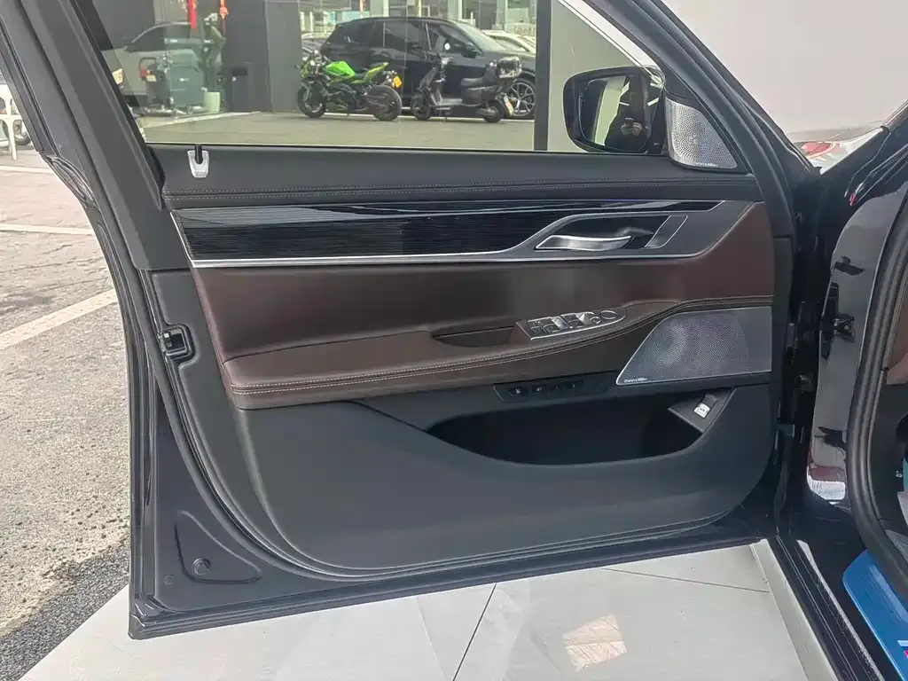 BMW 7 Series 2022 из CN, фото 3