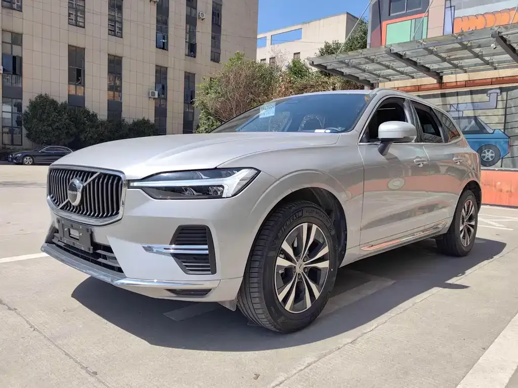 Volvo XC60 — фото 1
