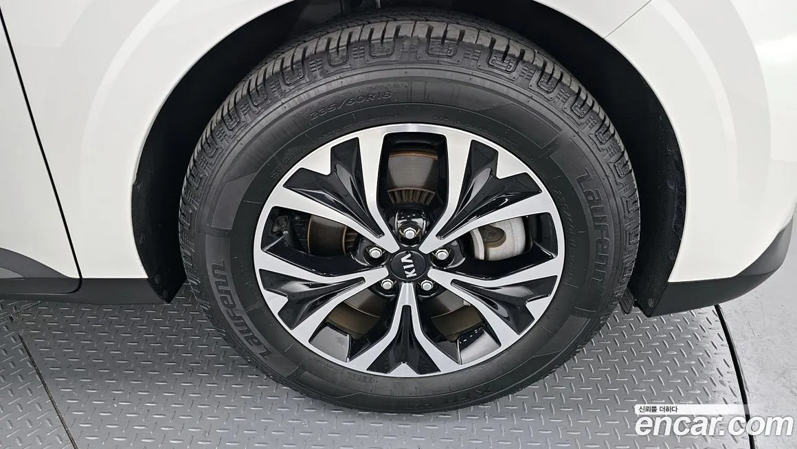 Kia Carnival — фото 10