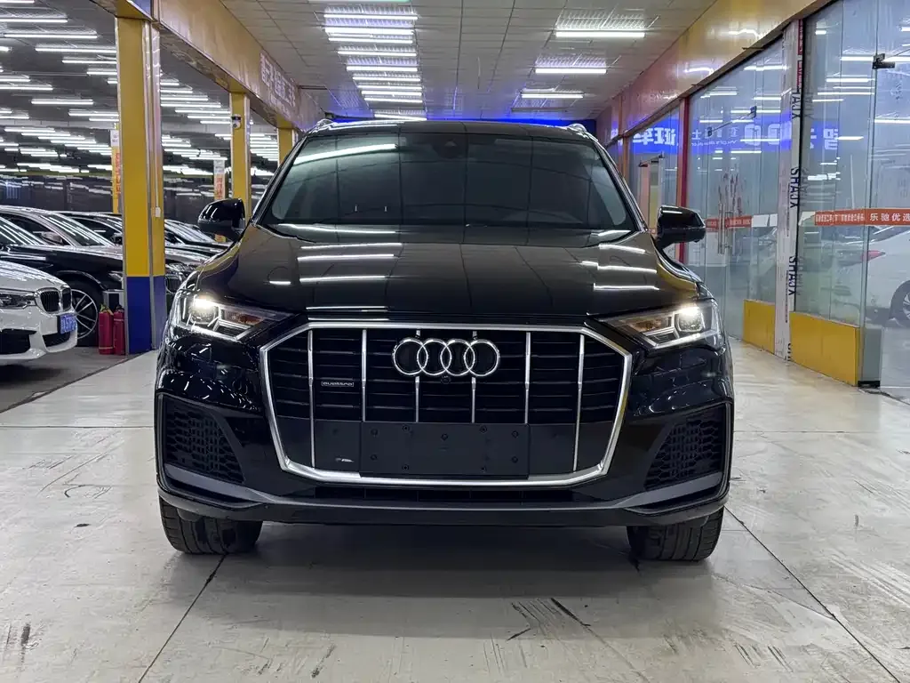 Audi Q7 2023 из CN, фото 2