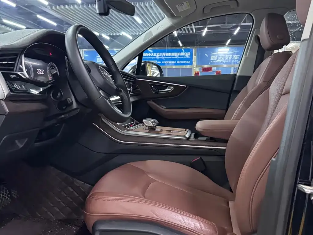 Audi Q7 2023 из CN, фото 3