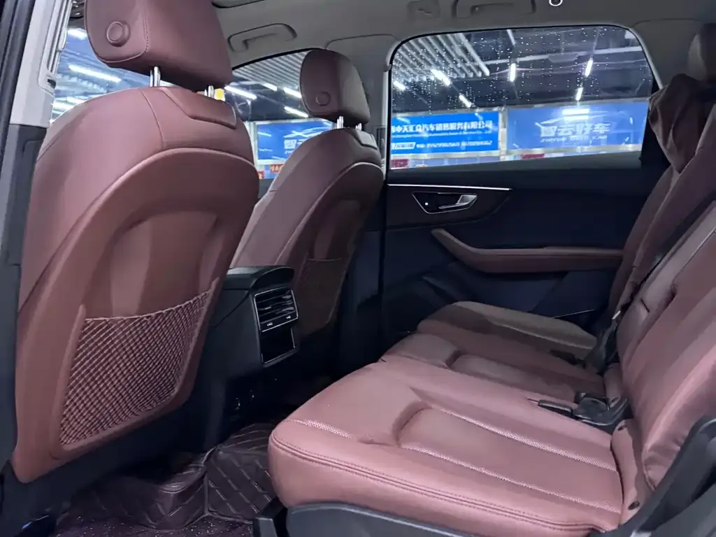 Audi Q7 2023 из CN, фото 6