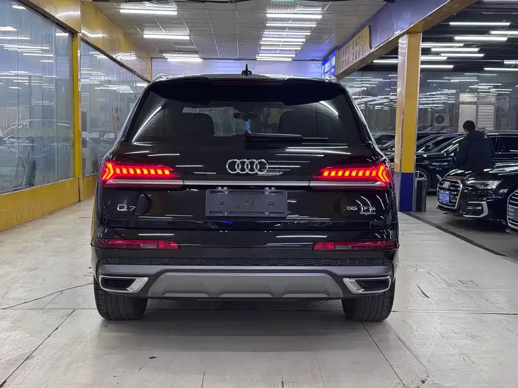 Audi Q7 2023 из CN, фото 4