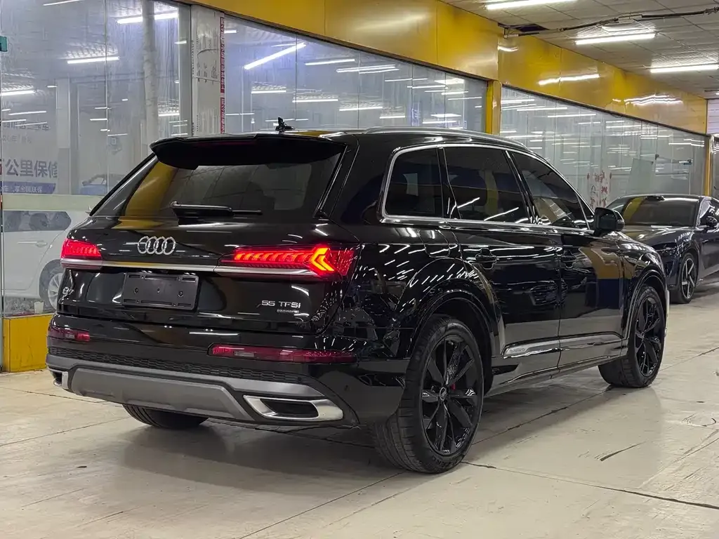 Audi Q7 2023 из CN, фото 5