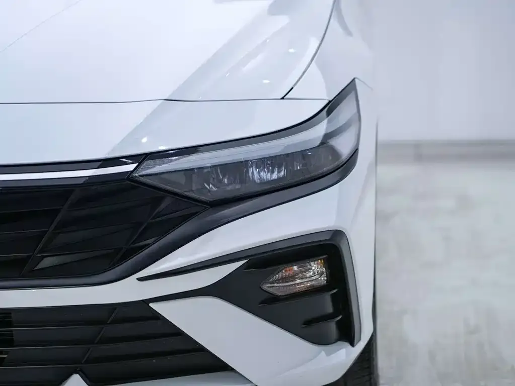 Hyundai Elantra 2024 из CN, фото 8