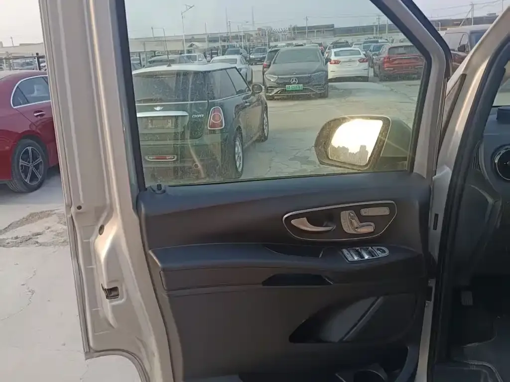 Mercedes-Benz Vito 2023 из CN, фото 10