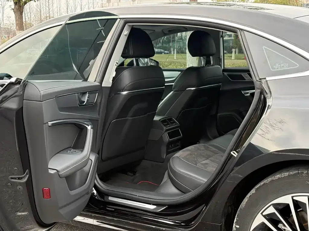 Audi A7L 2025 из CN, фото 2