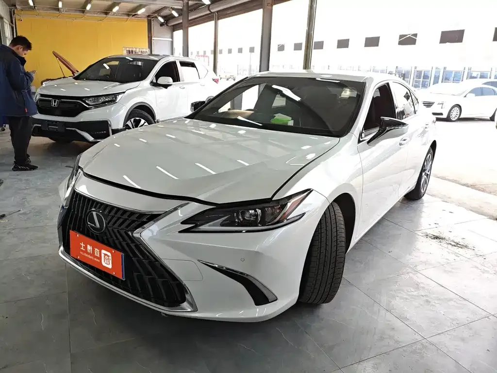 Lexus ES 2023 из CN, фото 1