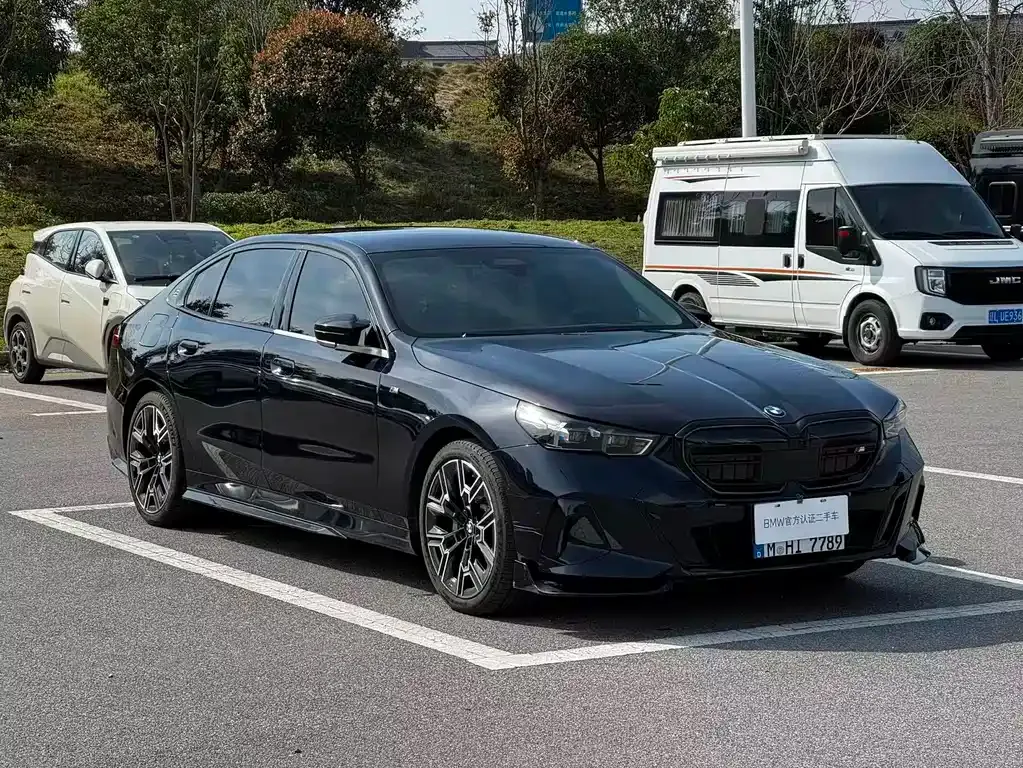 BMW 5 Series 2024 из CN, фото 8