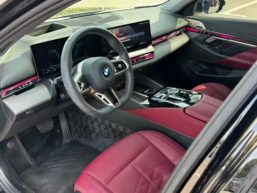 BMW 5 Series 2024 из CN, фото 3