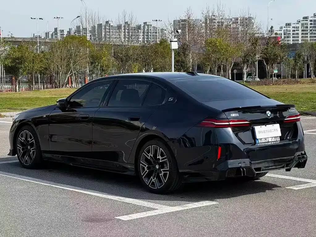 BMW 5 Series 2024 из CN, фото 7