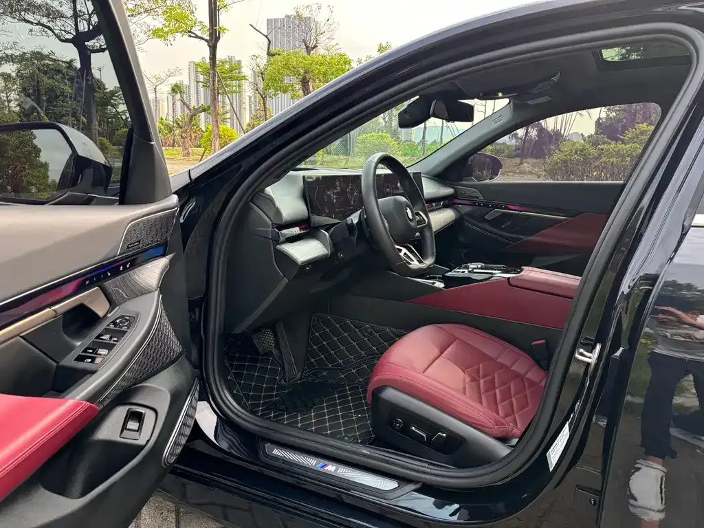 BMW 5 Series 2024 из CN, фото 2