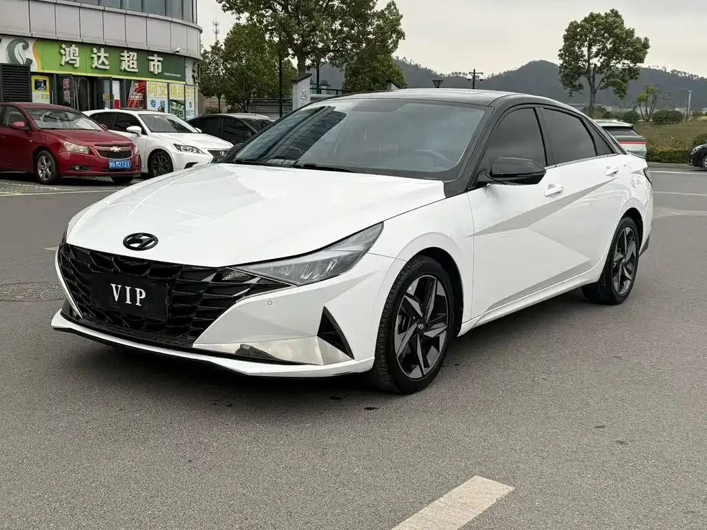 Hyundai Elantra 2023 из CN, фото 1