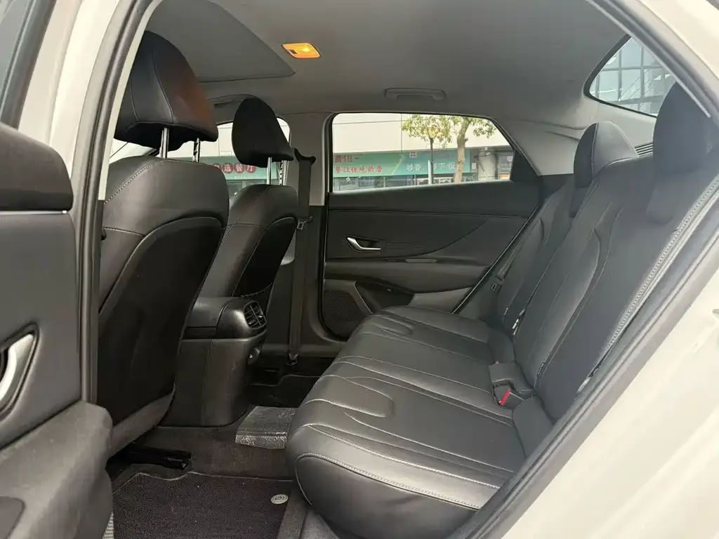 Hyundai Elantra 2023 из CN, фото 6