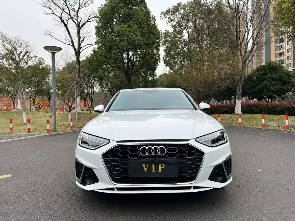 Audi A4L 2022 из CN, фото 1