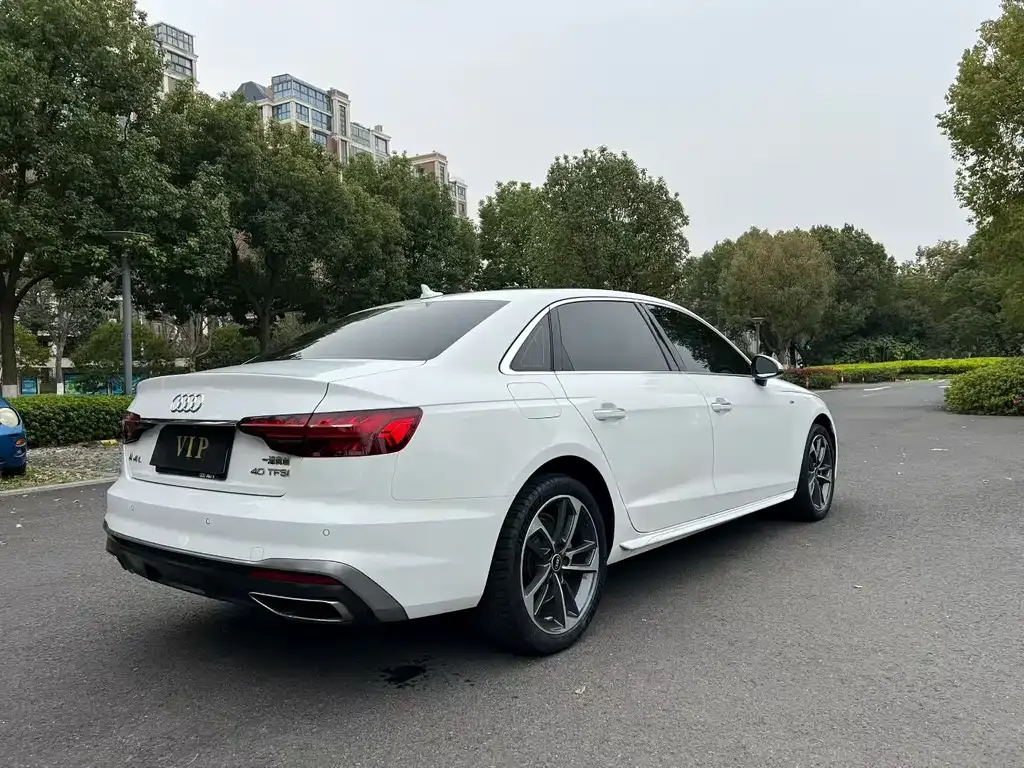 Audi A4L 2022 из CN, фото 9