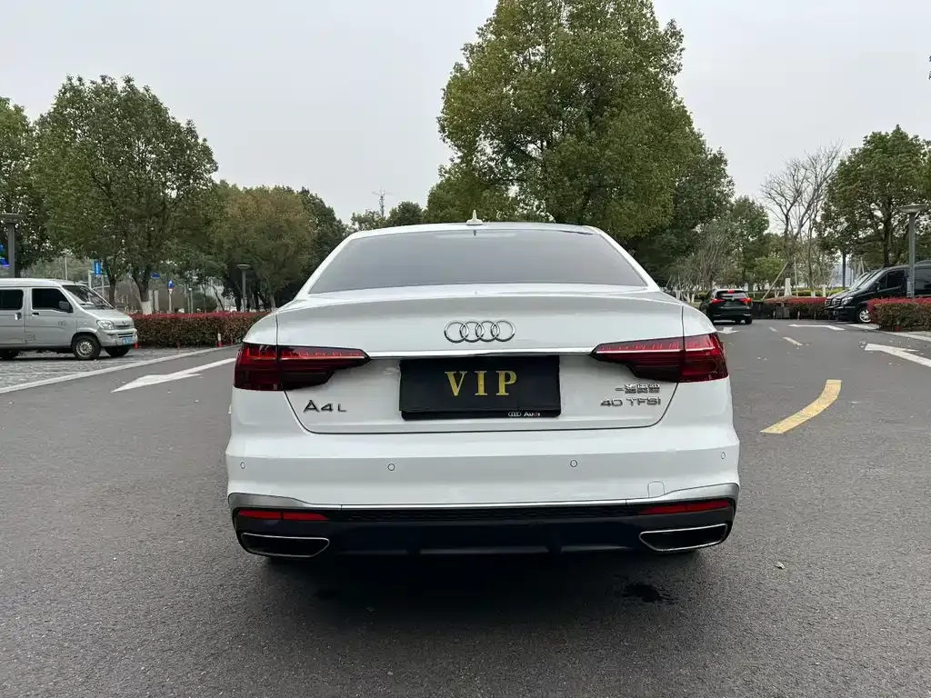 Audi A4L 2022 из CN, фото 8